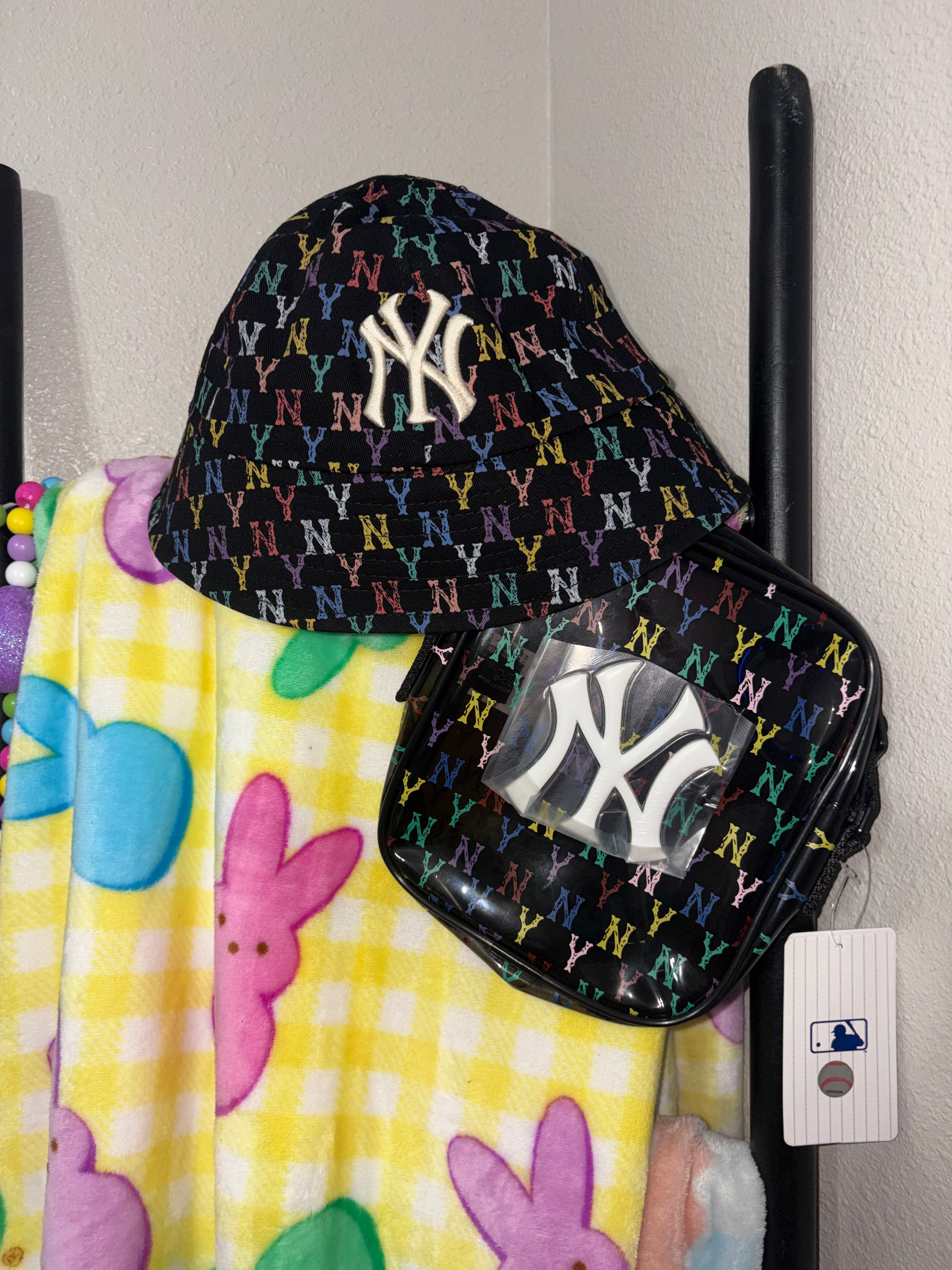 Colorful black NY set